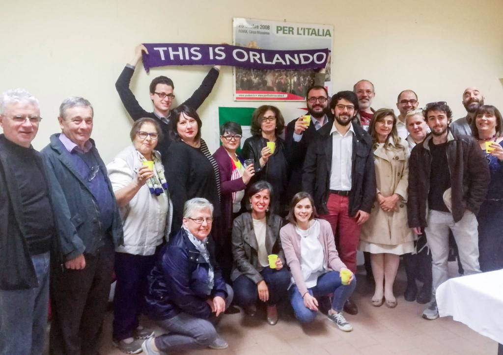 Il brindisi dei sostenitori della Mozione Orlando 