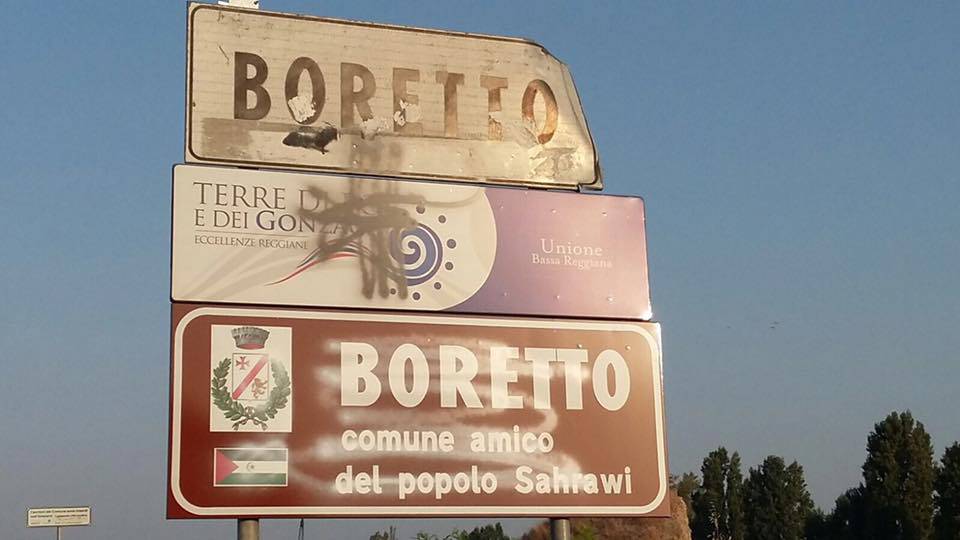 Sahrawi a Boretto: uno dei cartelli deturpati