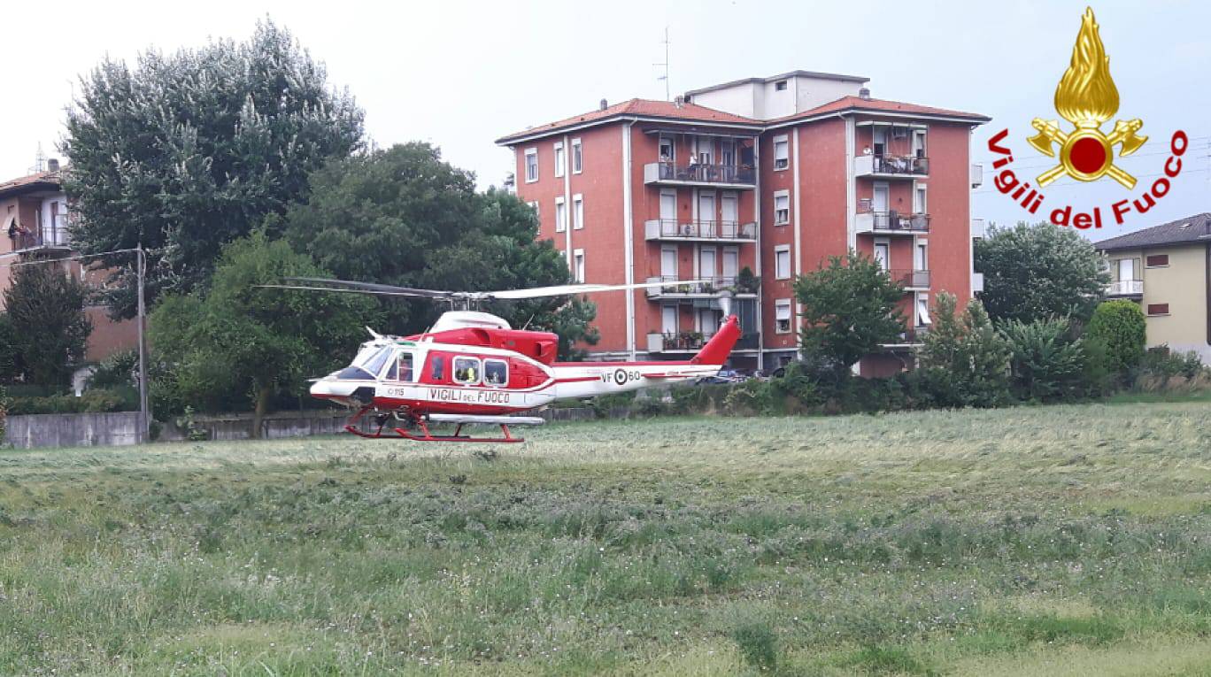 L'elicottero dei Vigili del Fuoco decolla da Reggio per Genova